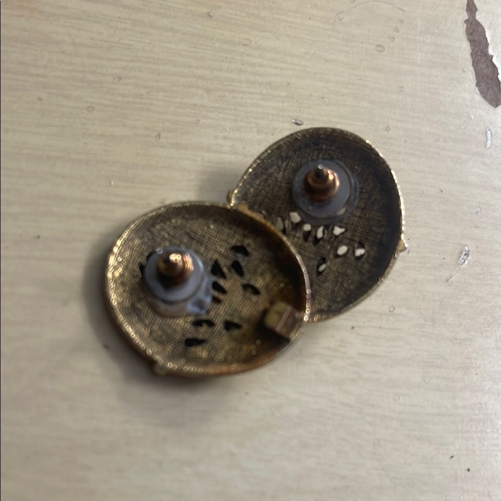 Vintage brass antique Gold-Tone Earrings - Picture 3 of 3